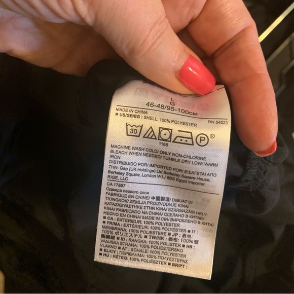 Banana Republic Black Ruffle Bottom Blouse Top - ¾ Length Sleeve Large LIKE NEW - Picture 6 of 6